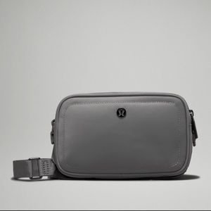 🆕 LULULEMON Crossbody Camera Bag 2L- NWT